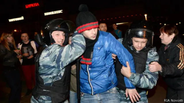 Задержание участника беспорядков в Бирюлеве в октябре 2013 года