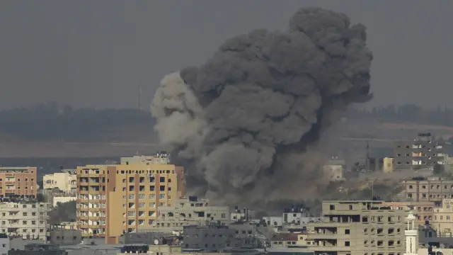 قال تقرير آمنستي إن إسرائيل شنت هجمات مباشرة ومتعمدة على المدنيين.