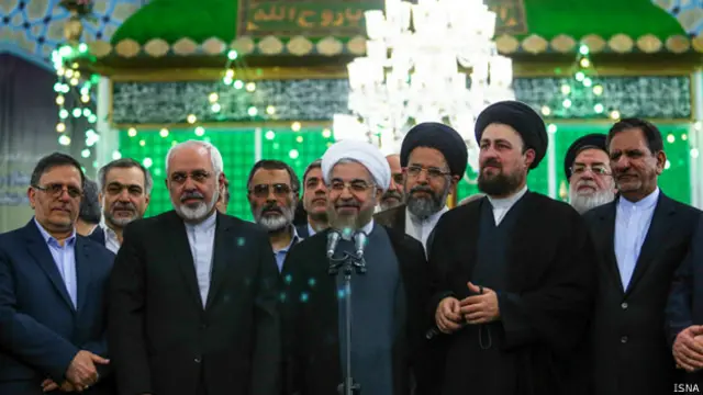 اعضای کابینه حسن روحانی به مناسبت 'هفته دولت' به آرامگاه آیتالله خمینی رفتند