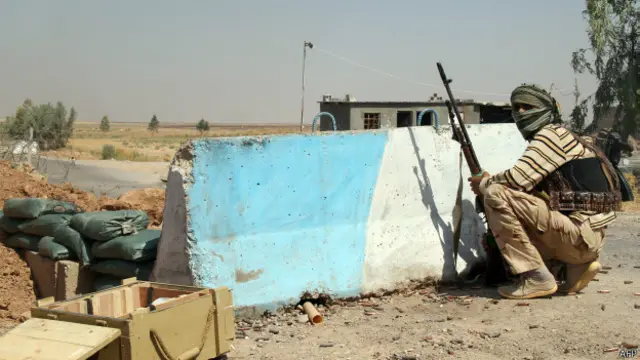 تقبع مدينة آمرلي تحت حصار مسلحي تنظيم الدولة الإسلامية منذ شهرين. 