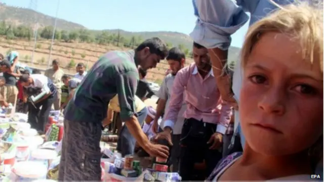 تسبب القتال في كارثة إنسانية في ظل نزوح آلاف العراقيين