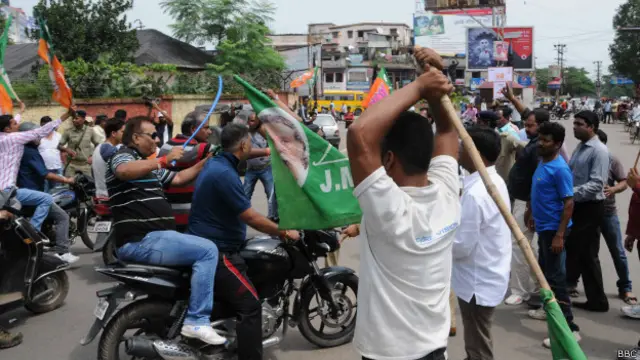 झारखंड मुक्ति मोरचा और भारतीय जनता पार्टी के कार्यकर्ताओं के बीच टकराव