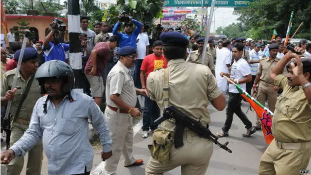 झारखंड मुक्ति मोरचा और भारतीय जनता पार्टी के कार्यकर्ताओं के बीच टकराव