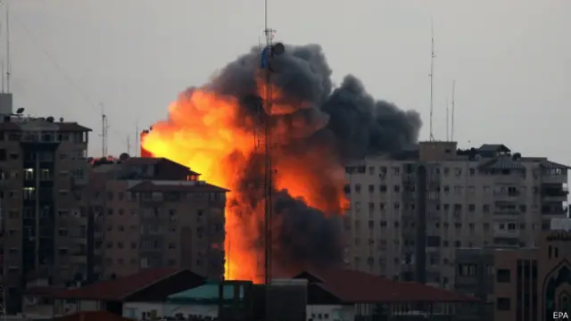 برج الظافر در شهر غزه هدف حمله هواپیماهای اسرائیلی قرار گرفت