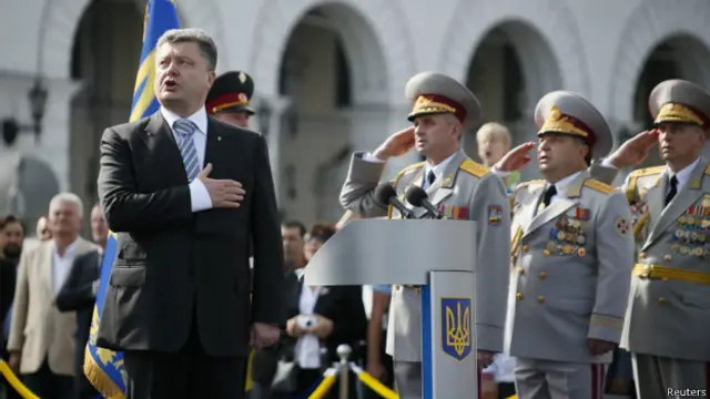 Петро Порошенко сказав, що Україні треба навчитися жити з військовою загрозою