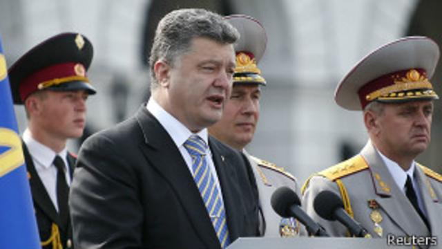Петр Порошенко на военном параде по случаю Дня независимости в Киеве