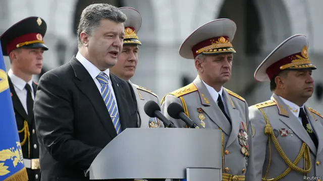 ښاغلي پوروشینکو په پلازمېنې کیف کې د خپلواکۍ په تړاو جوړې شوې غونډې ته وینا وکړه