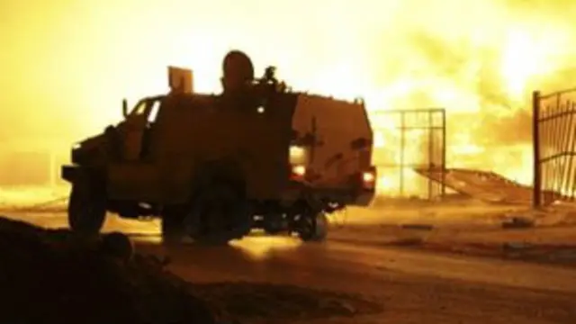 Le Caire et Abu Dhabi se sont accusés d'avoir mené des raids pour le contrôle de l'aéroport de Tripoli.