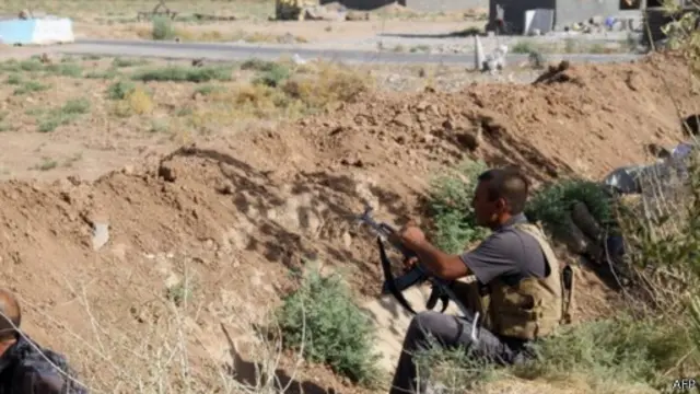 تقع مسؤولية الدفاع عن المدينة على عاتق السكان