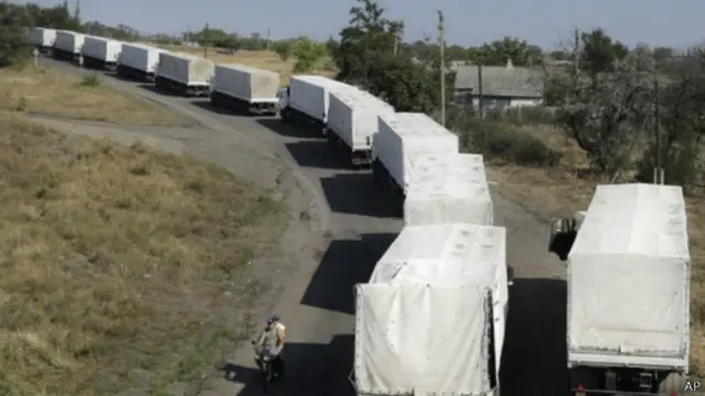 تزامن لقاء ميركل وبوروشينكو مع عبور قافلة إغاثة إنسانية روسية إلى شرقي أوكرانيا، الحدود عائدة إلى روسيا