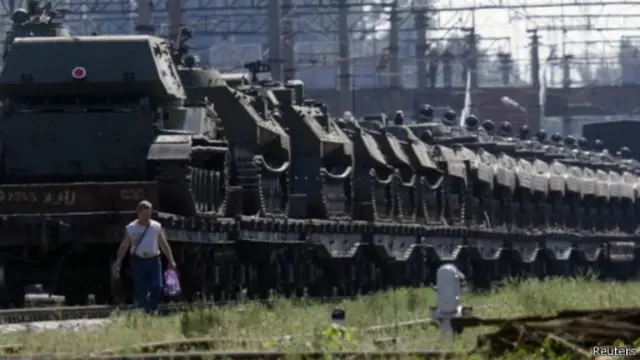 يتهم حلف الناتو روسيا بحشد قوات برية بالقرب من الحدود مع أوكرانيا