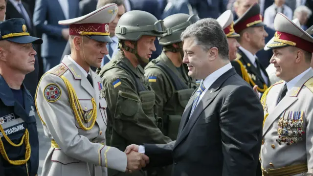 Президент Порошенко під час урочистостей заявив про курс на зміцнення армії.