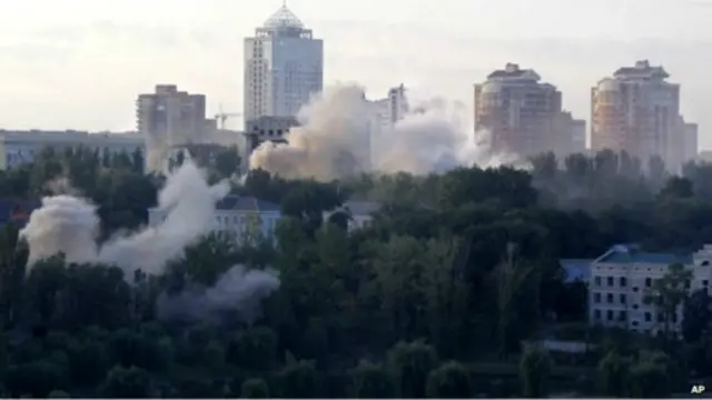 استمرت المعارك الشرسة بين قوات الحكومة والانفصاليين بالقرب من مدينة دونيتسك يوم الأحد