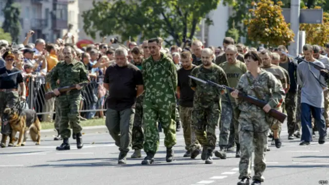 बंधक सैनिक परेड