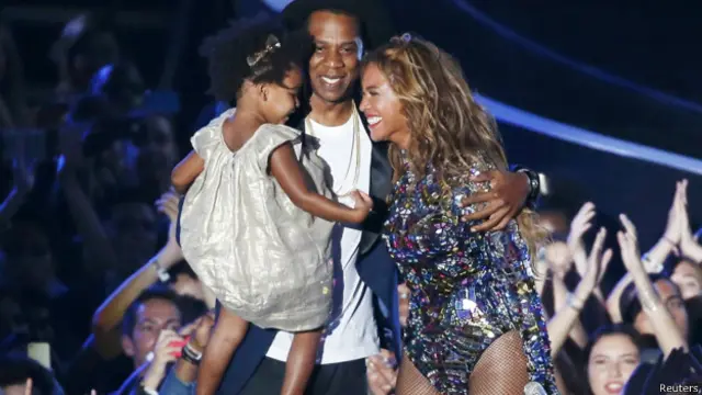 Beyonce, son mari Jay-Z et sa fille Blue Ivy ensemble sur scène lors des MTV Video Music Award