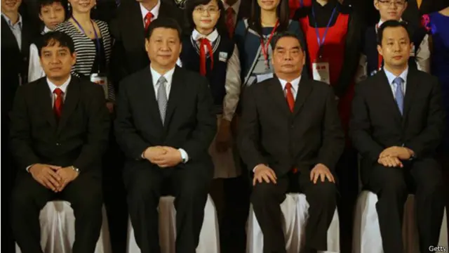 2011年11月习近平访问越南时同黎鸿英（习近平右边）合影