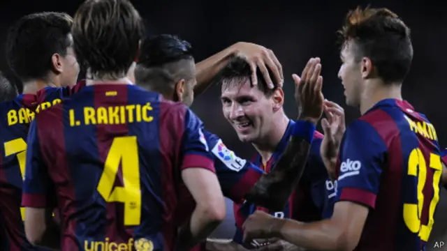 قاد ميسي فريقه إلى الفوز بالرغم من فقدان الفريق لأحد لاعبيه.