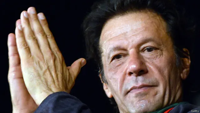 سابق چیف جسٹس افتخار محمد چوہدری نےعمران خان کو 20 ارب روپے کے ہتک عزت کے دعوے کا لیگل نوٹس بھجوایا تھا