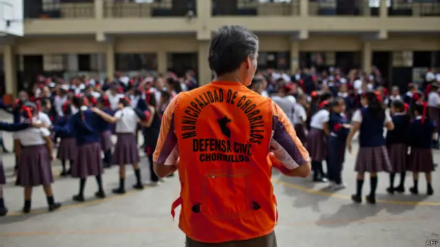 Simulacro de terremoto en Perú