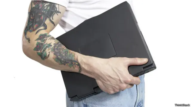 En el deporte se ven más abiertamente los tatuajes que en las oficinas.