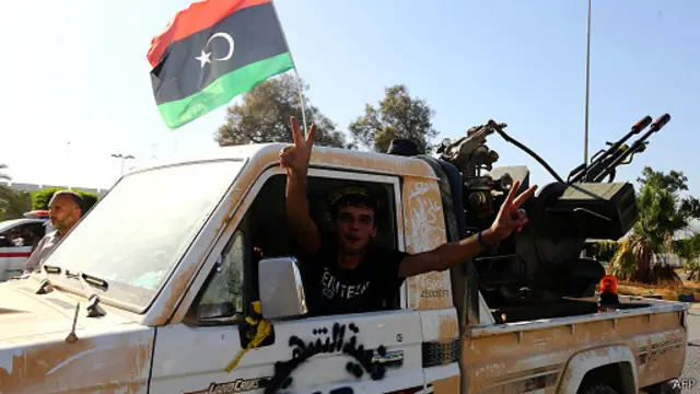 Pertempuran antar kelompok milisi di Libia terjadi dalam memperebutkan bandara Tripoli.