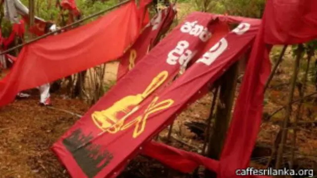 පසුගිය සතියේ දී පැය 72 ක් තුළ මොණරාගල දිස්ත්රික්කයේ විපක්ෂයේ පක්ෂ කාර්යාල 21 ක් විනාශ කොට තිබුණු බවද වාර්තා විය.