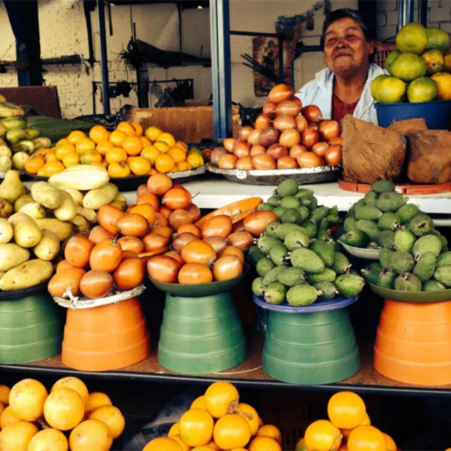 Frutas en el mercado de Paloquemao, Bogotá.