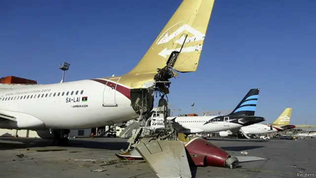AS menuduh Mesir dan UAE di balik serangan udara di bandara Tripoli.