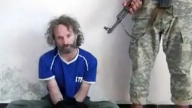 أفرجت جبهة النصرة المعارضة عن الصحفي ثيو كيرتيس في سوريا، والذي كان محتجزا لديها منذ عام 2012.