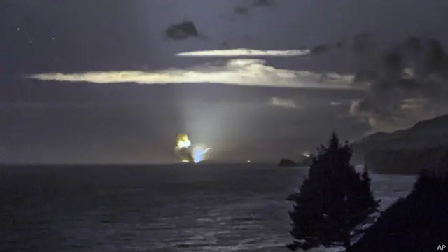 超高音速武器在起飞阶段爆炸，并坠落回发射场内。