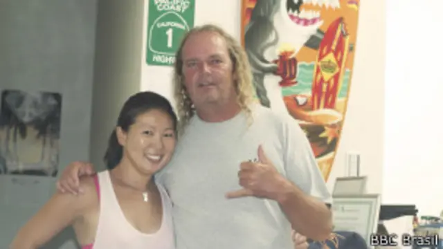 Del Ricks e a companheira Kelly Cho / Crédito: Ewerthon Tobace / BBC Brasil