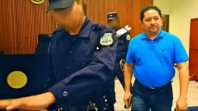 Pantallazo de video del juicio a Reynerio Flores, tomado de YouTube y publicado por Prensa Gráfica de El Salvador.