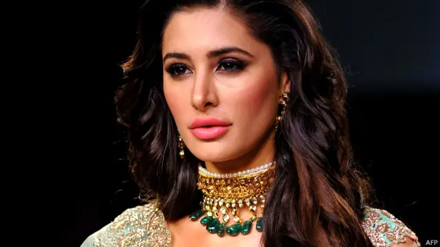 ورون دھون اور نرگس فخري کے مبینہ رومانس کی خبریں گرم ہیں