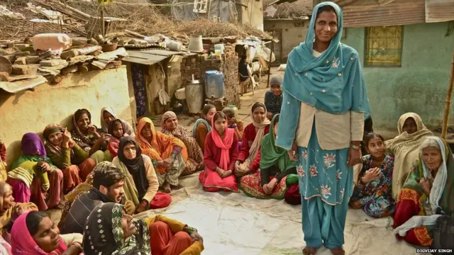 سناجبی پہلے فضلہ اٹھانے کا کام کیا کرتی تھیں لیکن 2008 میں انہیں ’راشٹریہ گریما ابھیان‘ اس کام سے چھٹکارہ مل گیا۔ 2010 میں انھوں نے خواتین کے لیے مخصوص نشست سے الیکشن میں کامیابی حاصل کی اور اپنے علاقے میں مناسب ٹوائلٹ اور ڈرین بنوائے۔