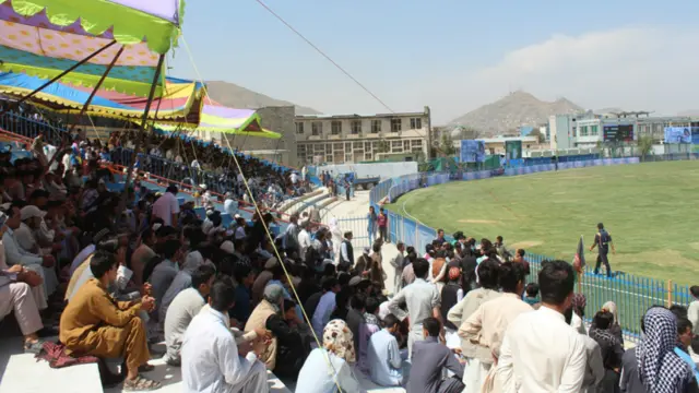 د کریکټ د "شپږیزه" په نوم د لوبو لړۍ، چې د افغانستان تر ټولو سترې کلنۍ کریکټ لوبې دي، نن سه شنبې(اګست ۲۶ مه) د کابل د کریکټ په لوبغالي کې پیل شوې. 