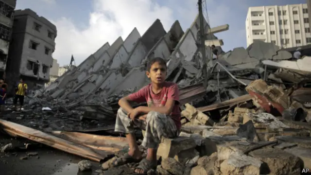 قتل 400 طفل على الأقل في الهجمات الجوية والمدفعية والبحرية على غزة. 