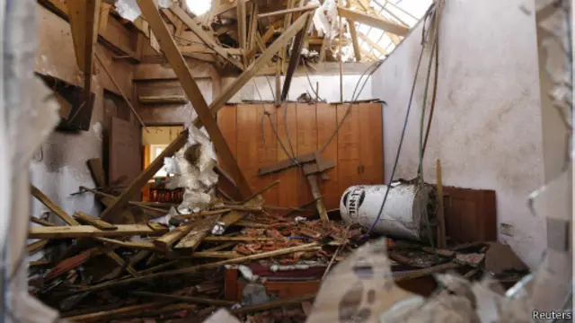 أطلقت حماس عددا من الصواريخ تجاه الأراضي الإسرائيلية. 