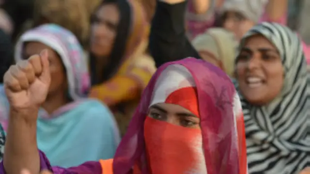 عوامی تحریک کا اسلام آباد میں پارلیمنٹ ہاؤس کے سامنے احتجاجی دھرنا جاری ہے اور آج یوم انقلاب منایا جا رہا ہے