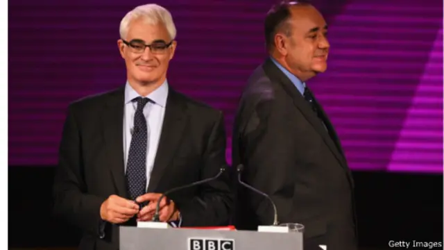 در لحظاتی از مناظره دو طرف چنان همزمان با هم بحث می‌کردند که به روشنی صحبت‌هایشان شنیده نمی‌شد