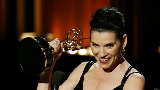 جولیانا مارگولیز برای بازی در "همسر خوب" جایزه بهترین بازیگر زن را در بخش سریال‌های درام دریافت کرد