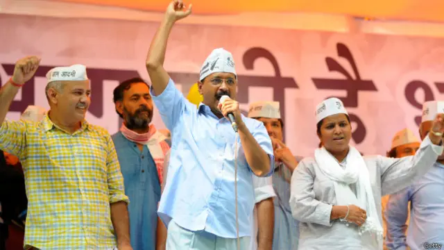 اروند کیجریوال نے سیاست کا سب سے اہم سبق تو سیکھ لیا، کرسی ہاتھ آجائے تو چھوڑو مت۔