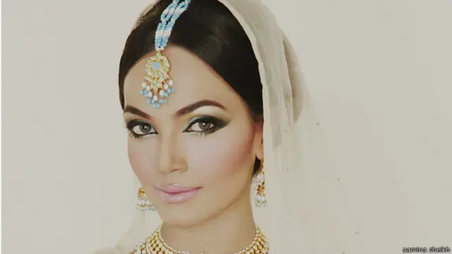 आमिना शेख़