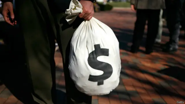 Bolsa con signo de dinero
