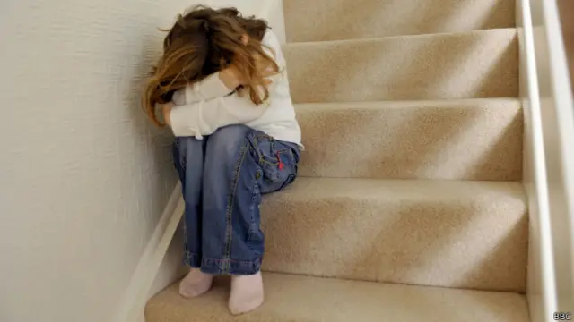 Девочка на лестнице