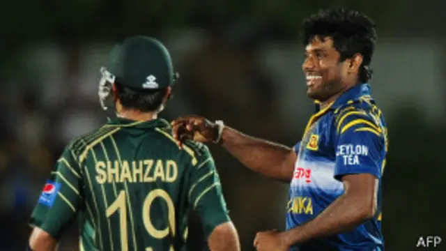 پاکستان لومړی میچ پر ۴ وېکټو ګټلی و.