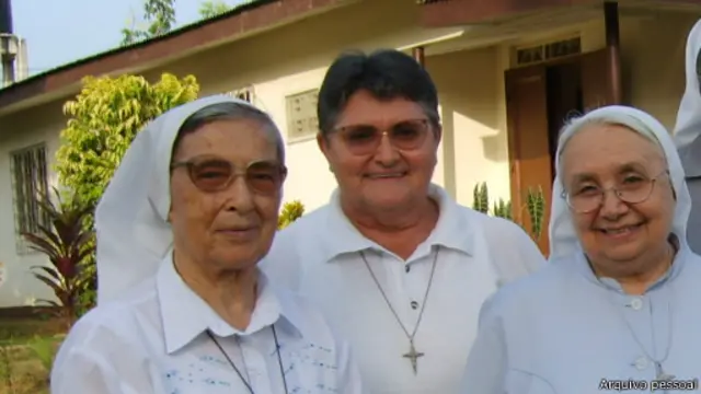 Irmã Maria Teresa Moser, ao centro