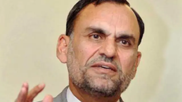 خیبر پختونخوا سے تعلق رکھنے والے تحریکِ انصاف کے تقریباً 11 ارکانِ قومی اسمبلی نے اسمبلی کی رکنیت سے مستعفی ہونے کی پارٹی پالیسی پر ناراضگی کا اظہار کیا تھا