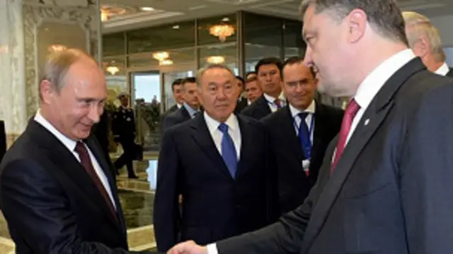 دا د پوتین او پورشنکو ترمنځ د اوکراین د کړکېچ پر سر لومړۍ مخامخ کتنه ده. 