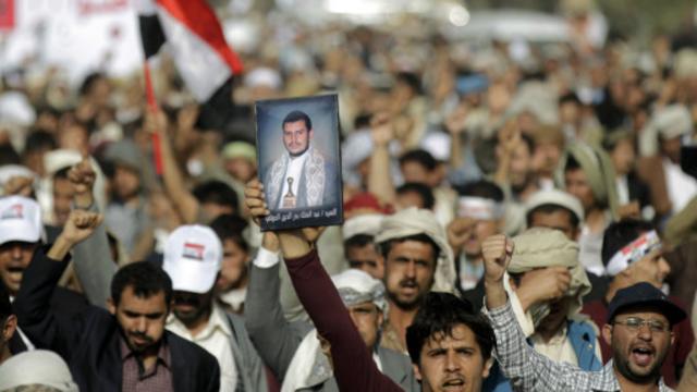 لا يزال أنصار عبد الملك الحوثي يواصلون اعتصامهم حول صنعاء وبداخلها.