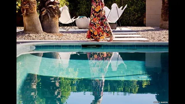 Backyard Morning por Nancy Baron